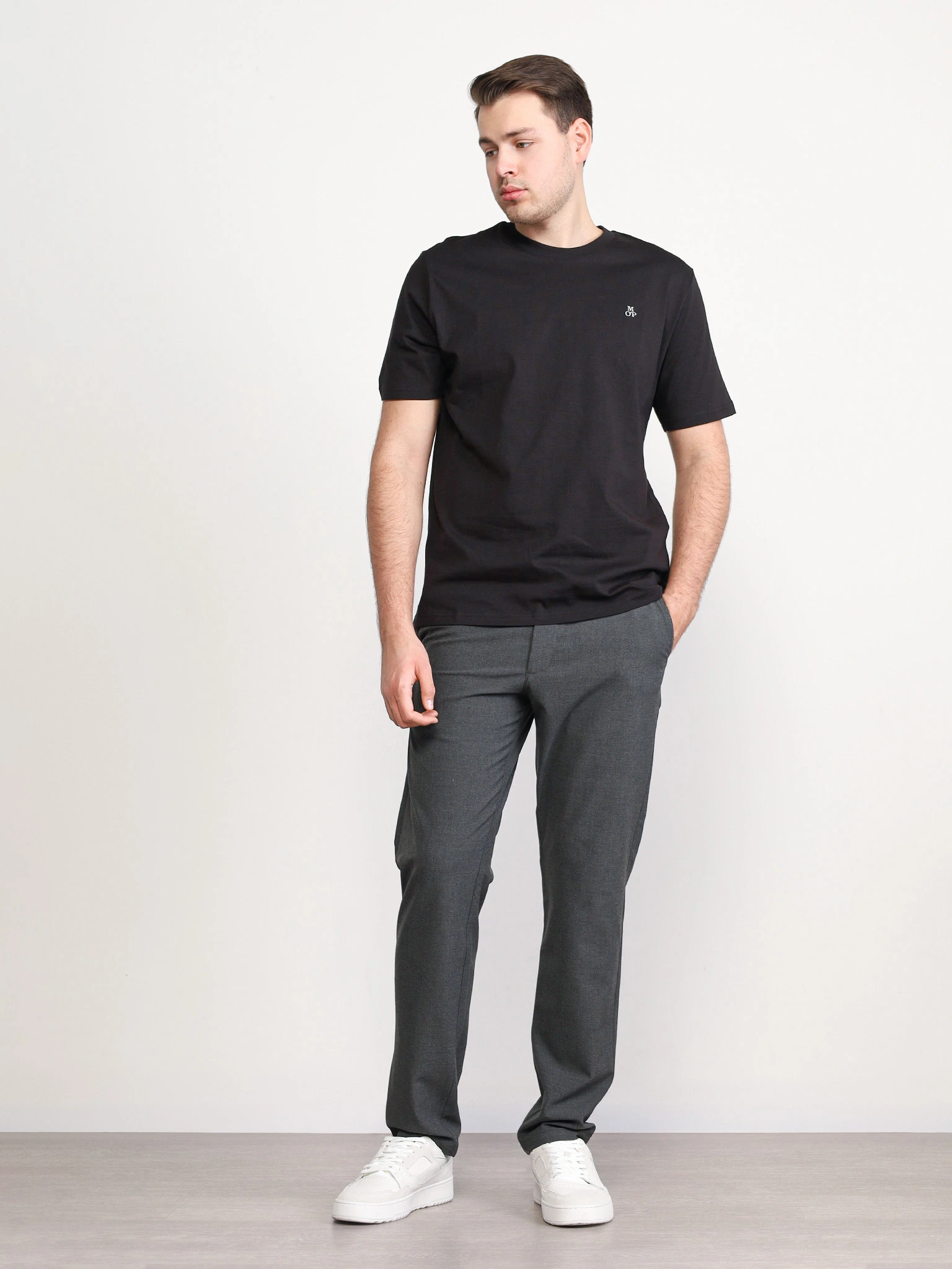 Футболка черного цвета из хлопка